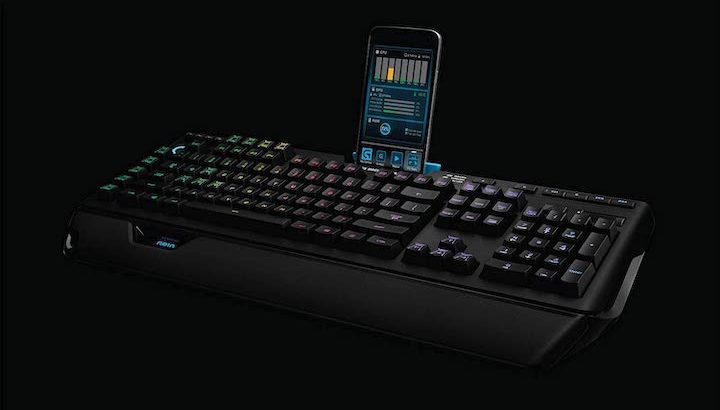 Logitech G910 Orion Spectrum mit Smartphone-Halterung