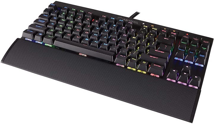 Corsair K65 Rapidfire Ansicht von schräg vorne