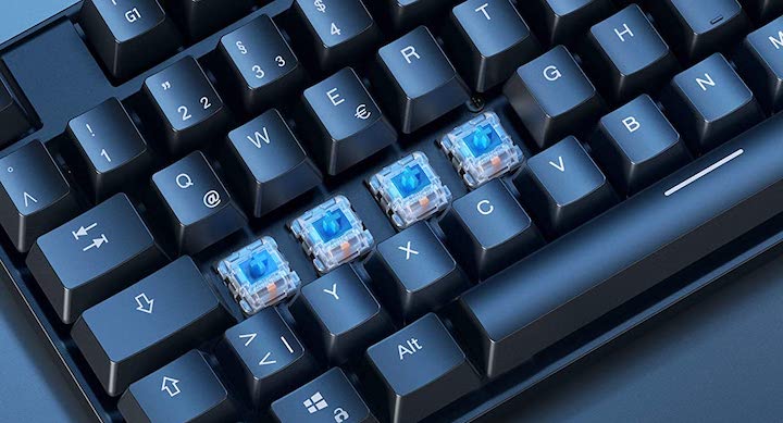 AUKEY KM-G16 mit blauen Switches